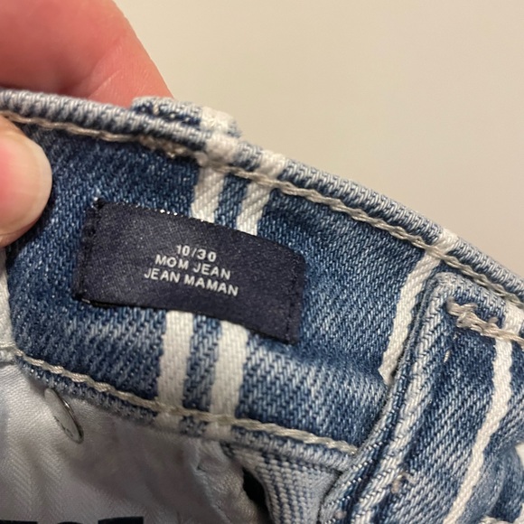 GAP Denim Mom Jean Shorts white Stripes Size 10/30 - Picture 11 of 12